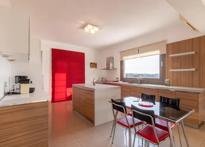 Cleopatra Private Heated Pool, Tennis & Football Villa *