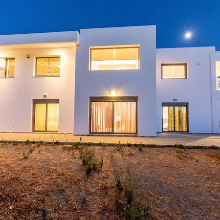 Cleopatra Private Heated Pool, Tennis & Football Vila