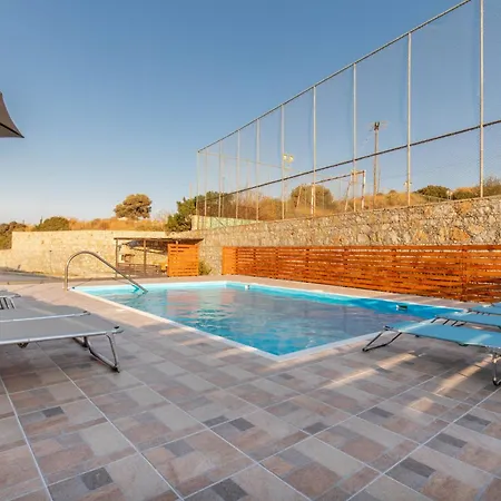 Vila Cleopatra Private Heated Pool, Tennis & Football *