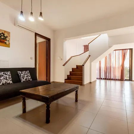 Villa Cleopatra Private Heated Pool, Tennis&football Koskinou (Rhodes)