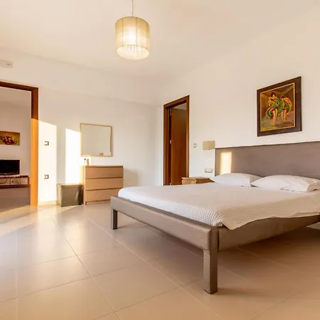 Cleopatra Private Heated Pool, Tennis & Football Vila *