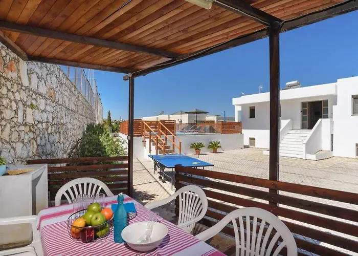 Cleopatra Private Heated Pool, Tennis & Football Villa Koskinou (Rhodes)