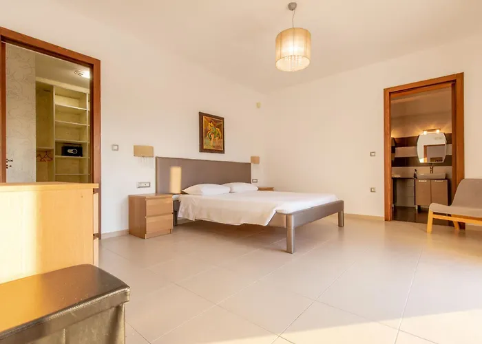 Cleopatra Private Heated Pool, Tennis & Football Koskinou (Rhodes)