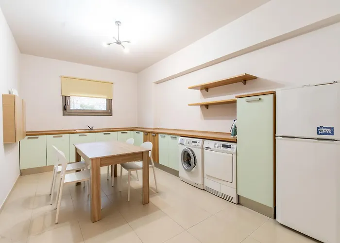 Cleopatra Private Heated Pool, Tennis & Football *