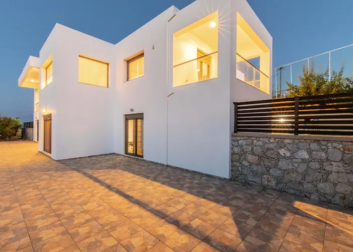 Cleopatra Private Heated Pool, Tennis & Football