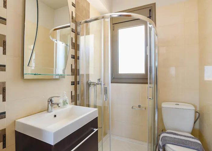 Cleopatra Private Heated Pool, Tennis & Football *