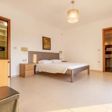 Cleopatra Private Heated Pool, Tennis & Football Koskinou (Rhodes)